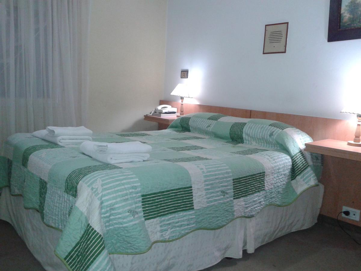 Iberia Hotel Olascoaga ניוקואן מראה חיצוני תמונה