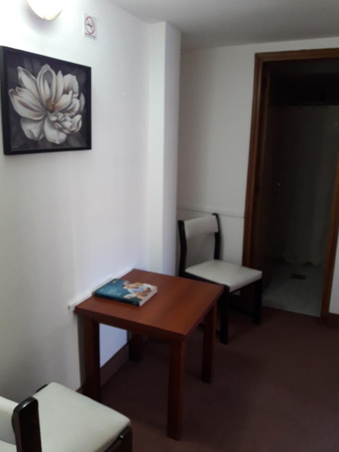 Iberia Hotel Olascoaga ניוקואן מראה חיצוני תמונה