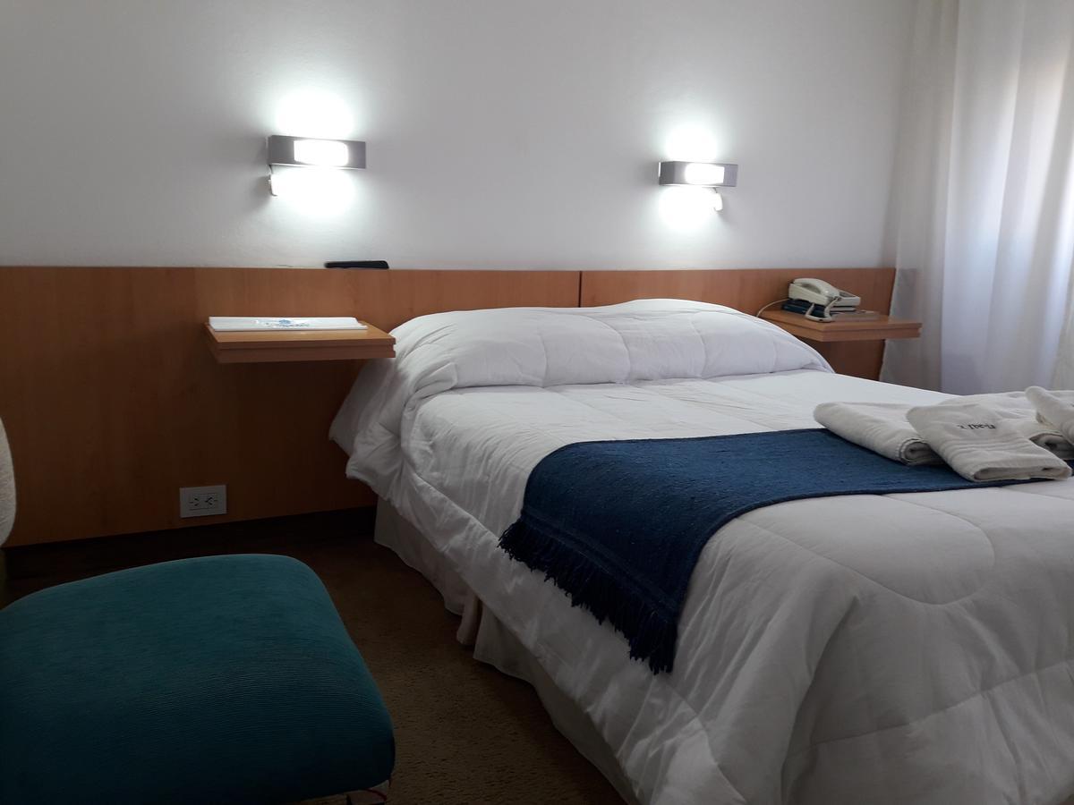 Iberia Hotel Olascoaga ניוקואן מראה חיצוני תמונה
