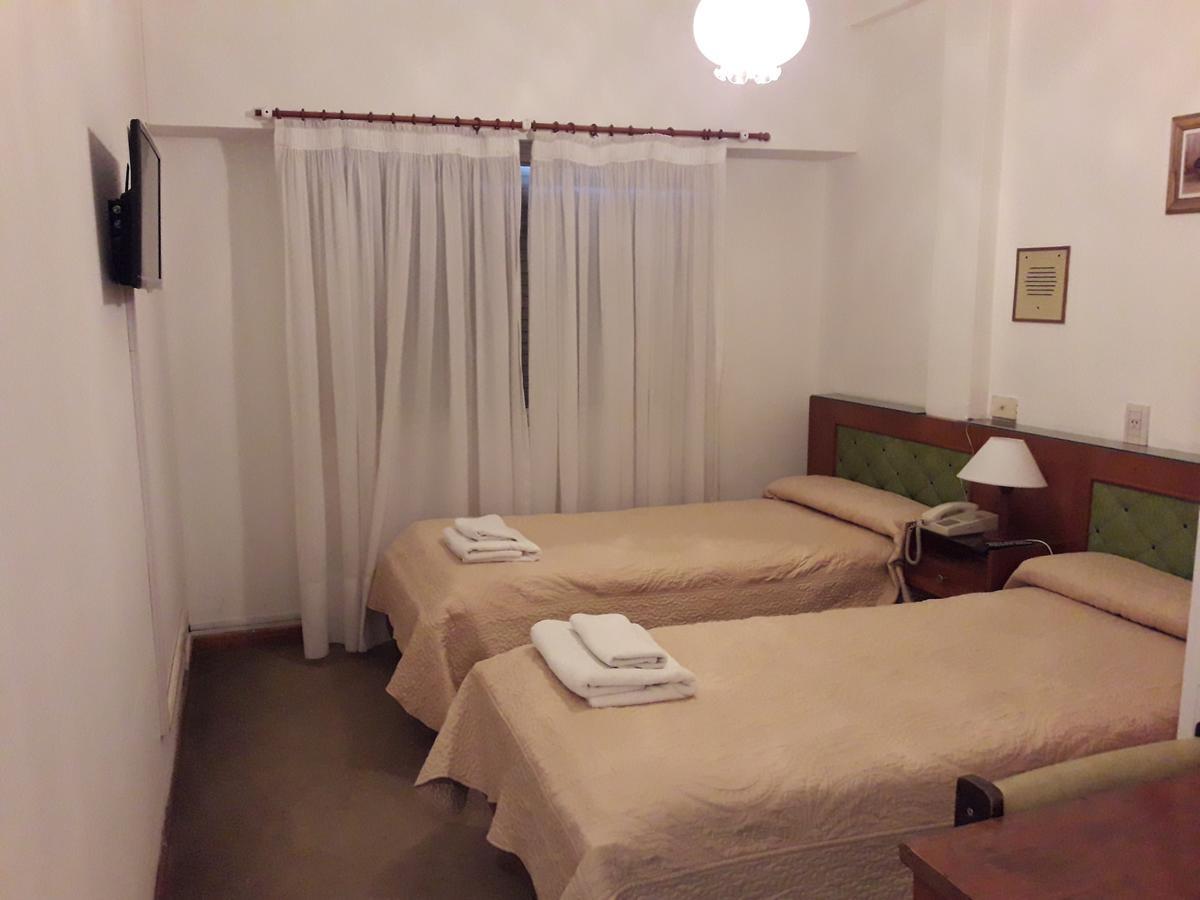Iberia Hotel Olascoaga ניוקואן מראה חיצוני תמונה