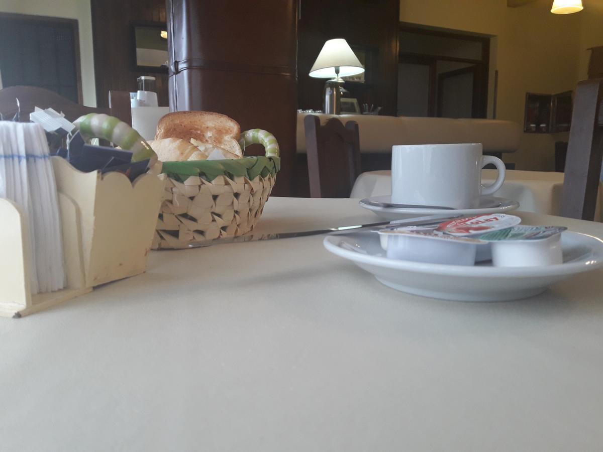 Iberia Hotel Olascoaga ניוקואן מראה חיצוני תמונה